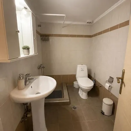 Icon Luxury Apartemnts Close To The Sea דירה