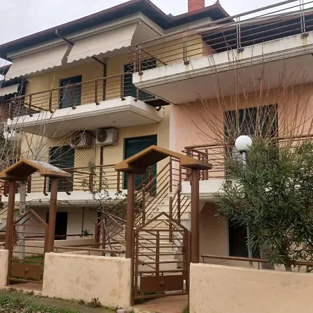 Icon Luxury Apartemnts Close To The Sea דירה
